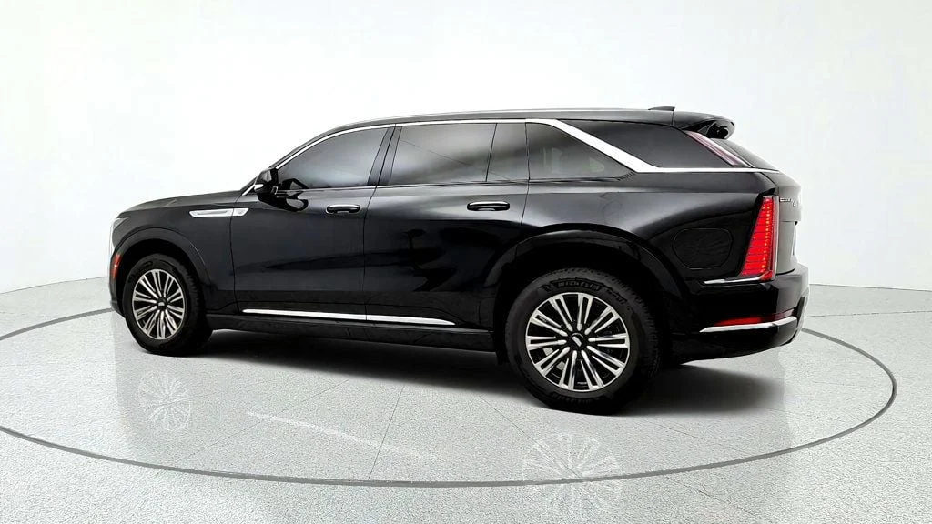 Used 2026 Black Raven Cadillac AWD 4dr Luxury image 7