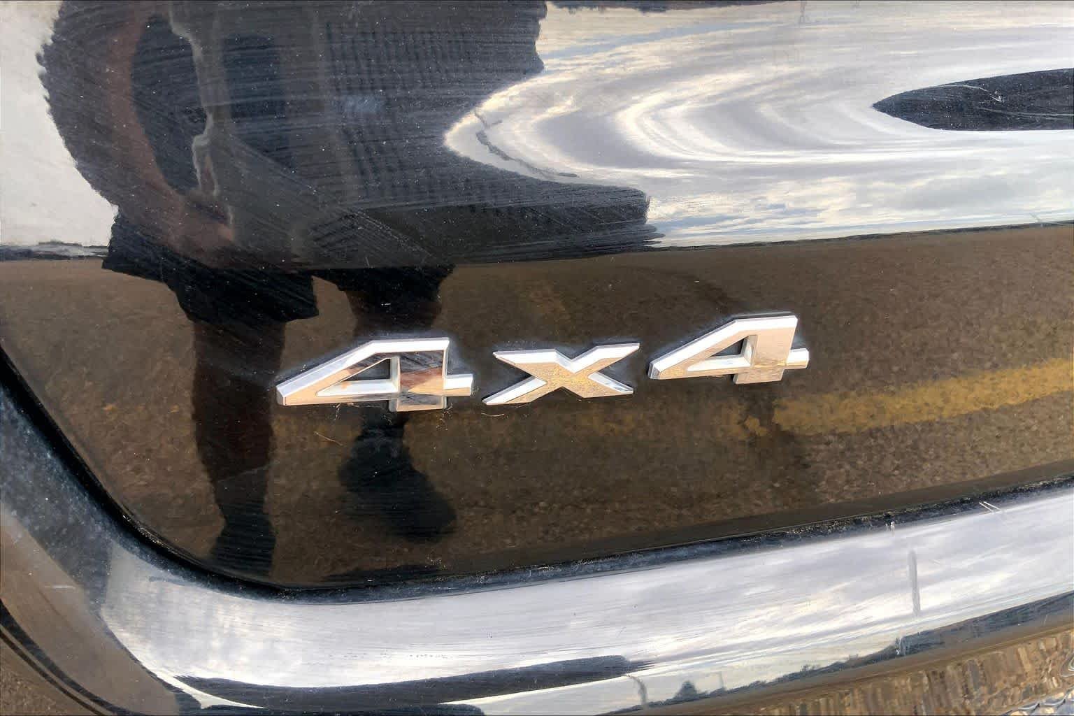Used 2018 Diamond Black Crystal Pearlcoat Jeep Limited image 30