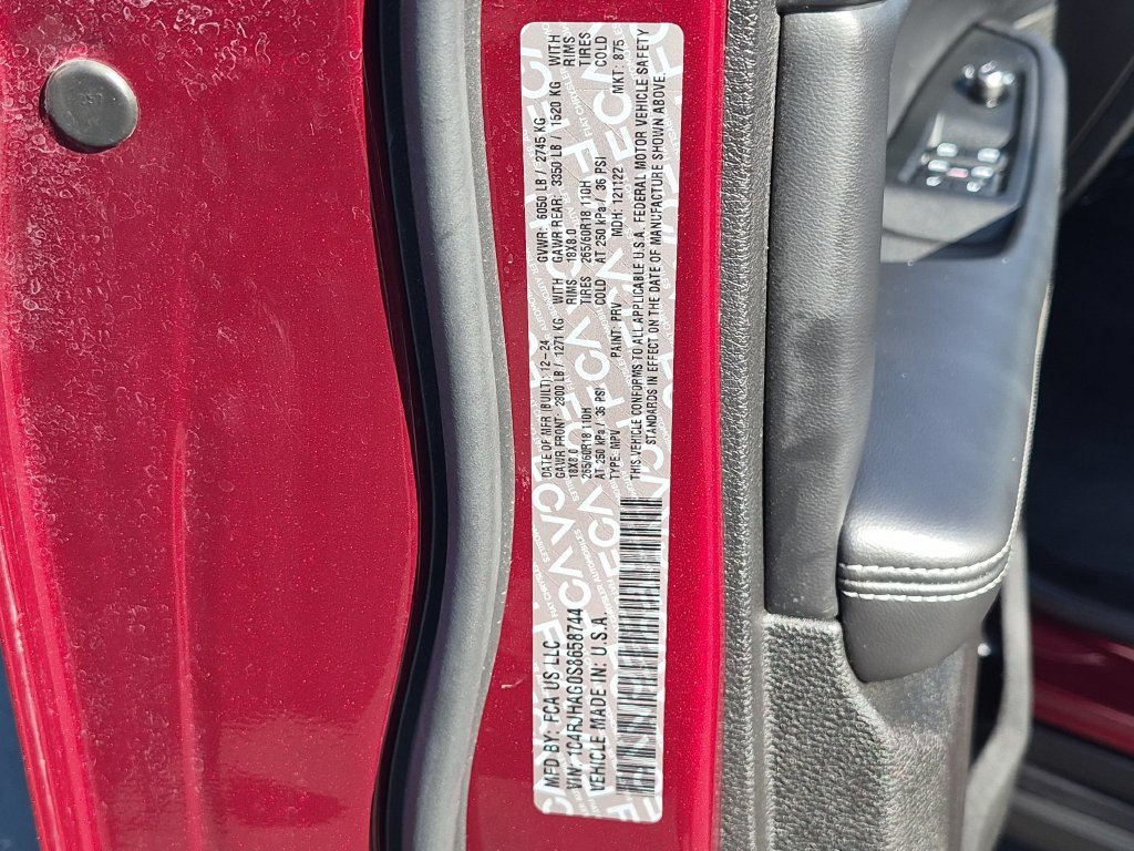 Used 2025 Red Jeep Altitude image 32