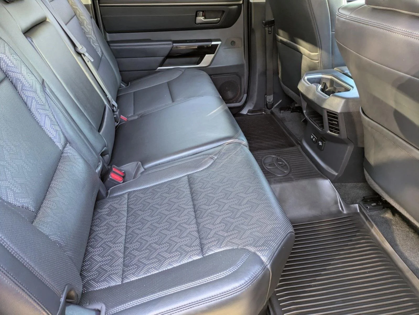 2024 Toyota Tundra Limited - Photo 18