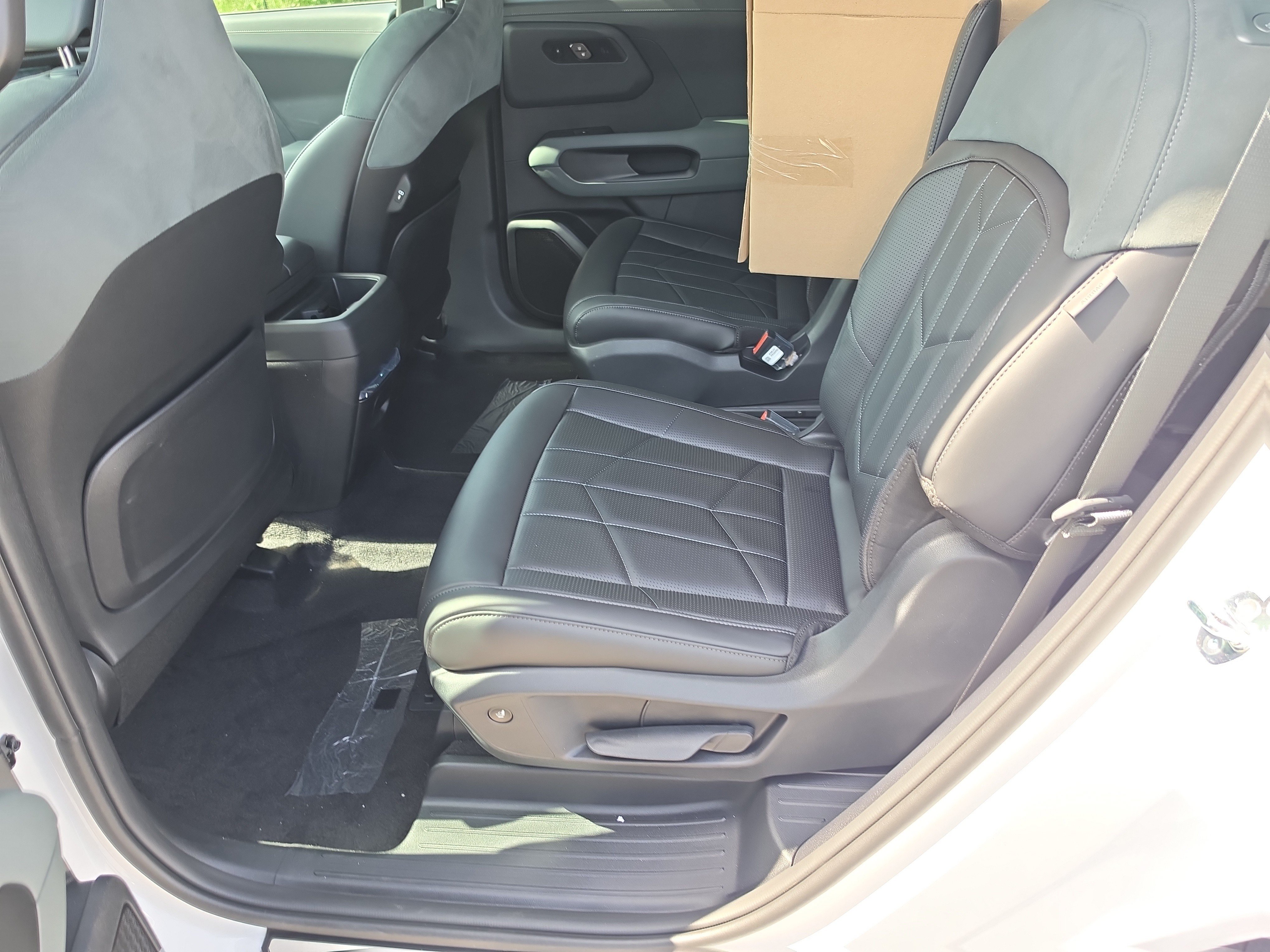 New 2027 Glacial White Kia X-Pro SX Prestige image 18