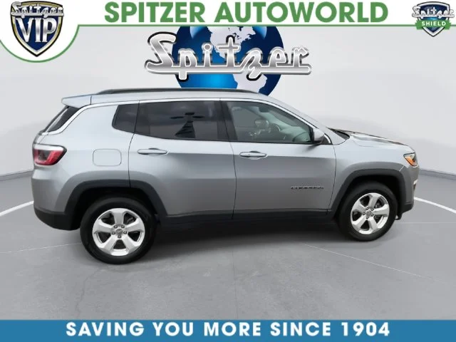 Used 2019 Billet Silver Metallic Clearcoat Jeep Latitude image 16