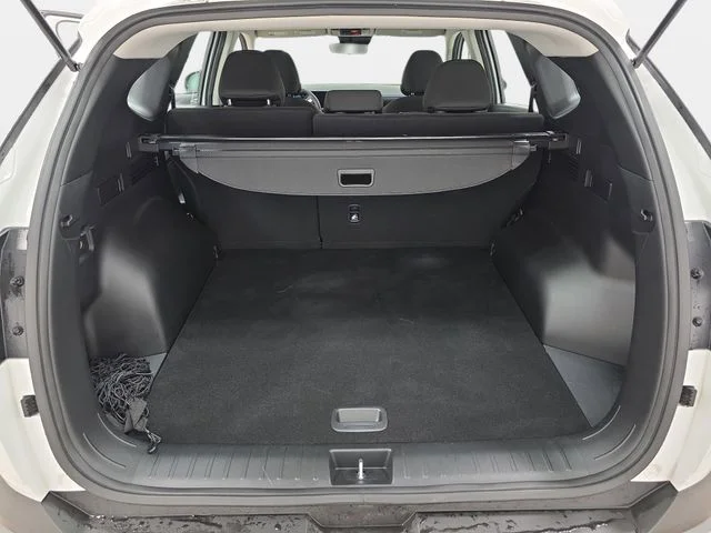 Used 2025 White Hyundai SE image 34