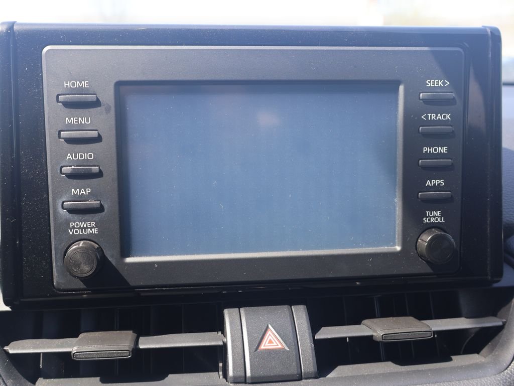 2019 Toyota RAV4 LE - Photo 10