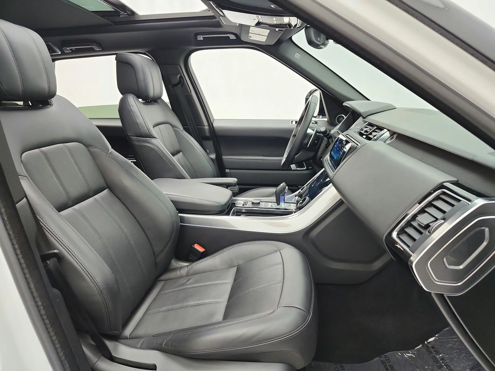 Used 2022  Land Rover Turbo i6 MHEV HSE Silver Edition image 19