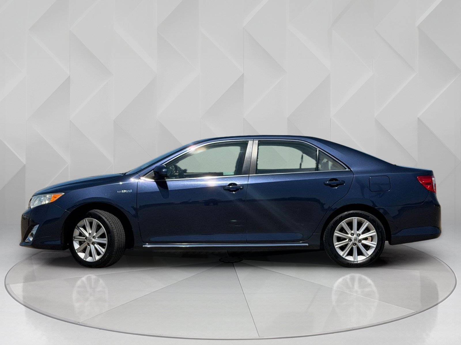 Used 2014 Toyota Camry XLE Hybrid with VIN 4T1BD1FK8EU118773 for sale in Stockton, CA