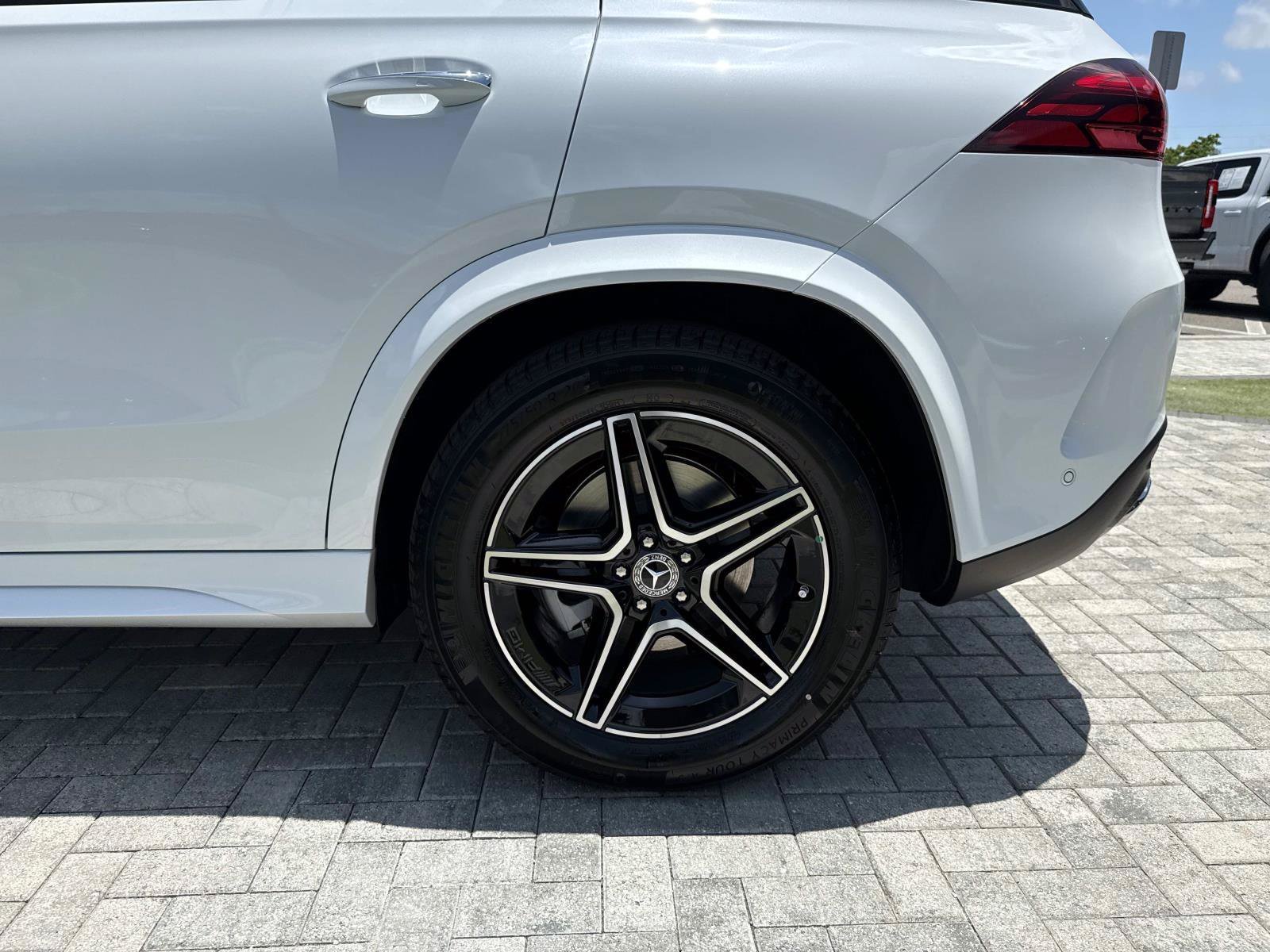 New 2026 Moonlight White Mercedes-Benz 350 4MATIC® SUV image 11