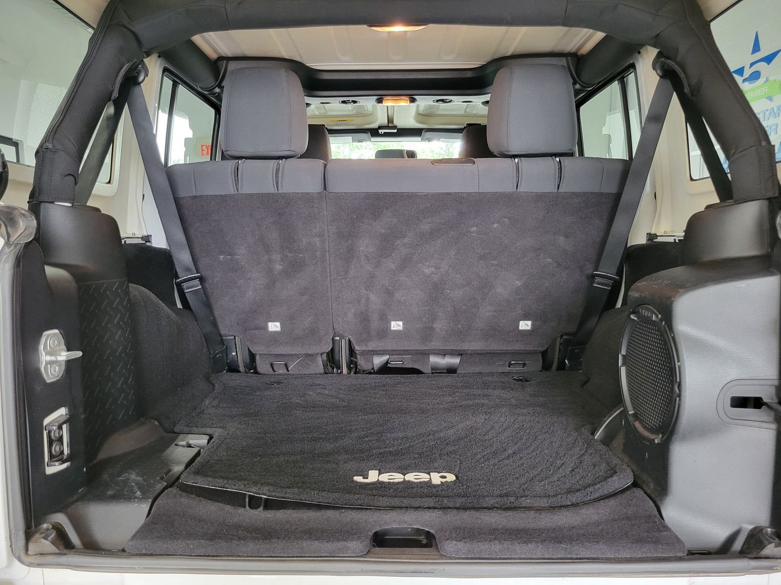 Used 2012 White Jeep Unlimited Sahara image 21