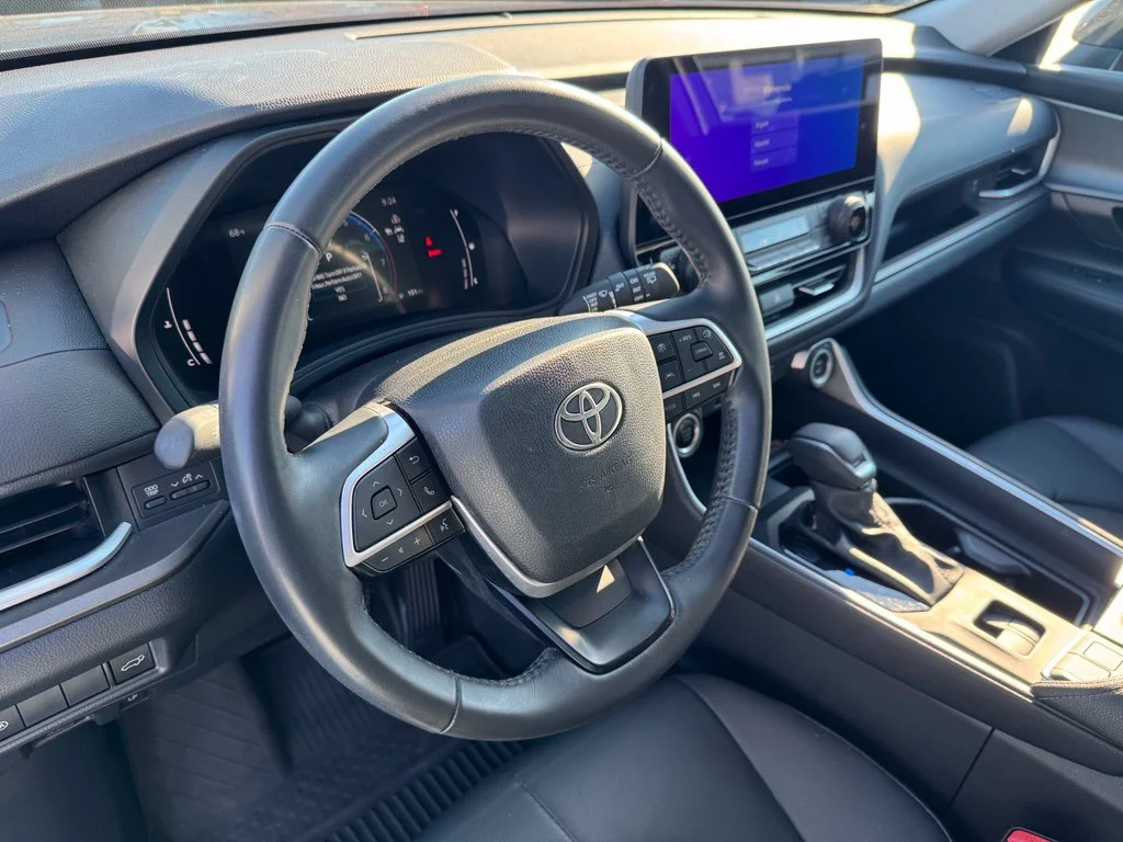 Used 2024 White Toyota XLE image 17