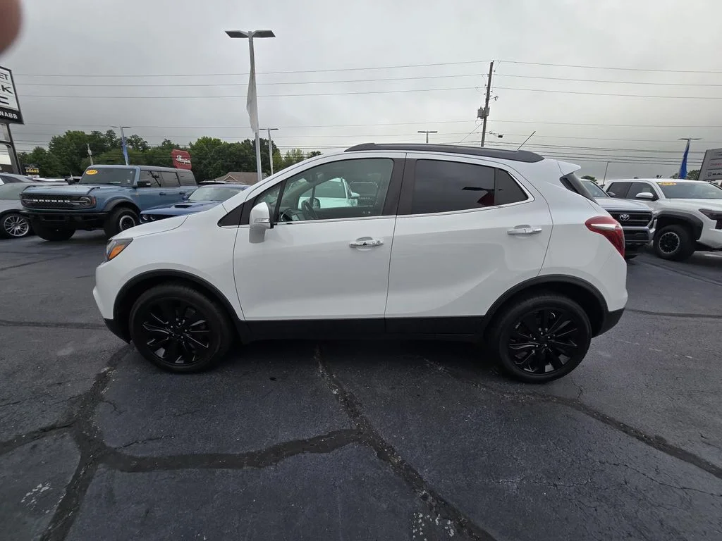 Used 2020 Summit White Buick Essence image 7