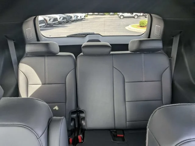 New 2027 Glacier White Tricoat GMC Elevation image 16