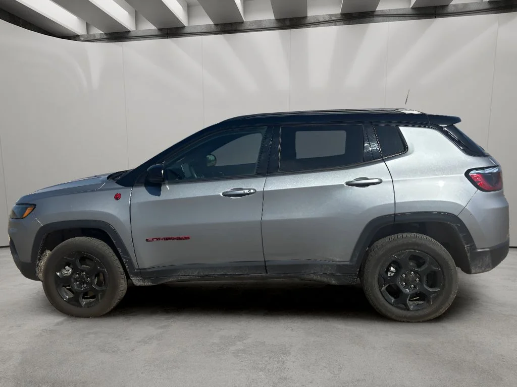 Used 2024 Silver Zynith Metallic Clearcoat Jeep Trailhawk image 2