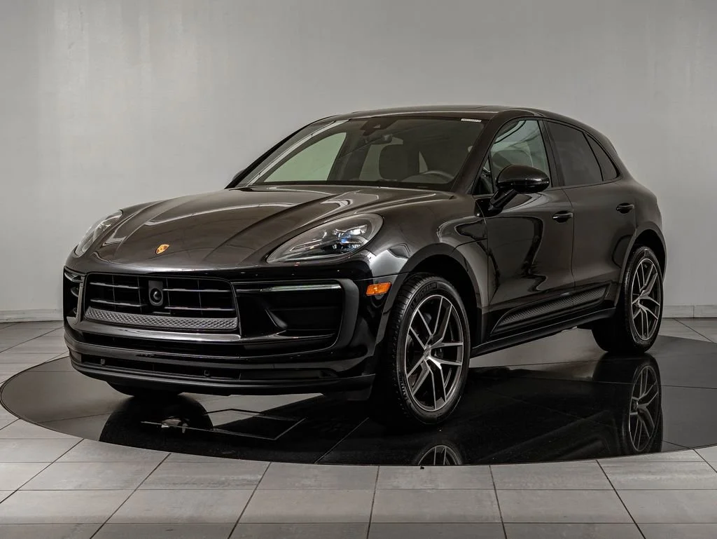 2025 Porsche Macan's photo