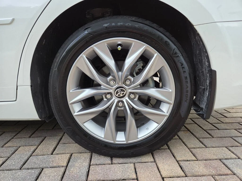 Used 2021 Beige Toyota XLE Plus image 19