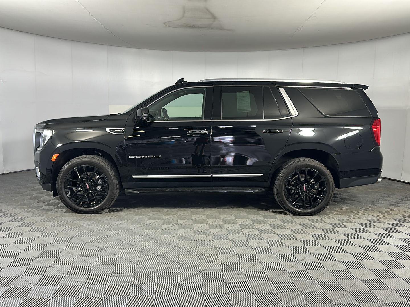 Used 2022 Onyx Black GMC Denali image 7