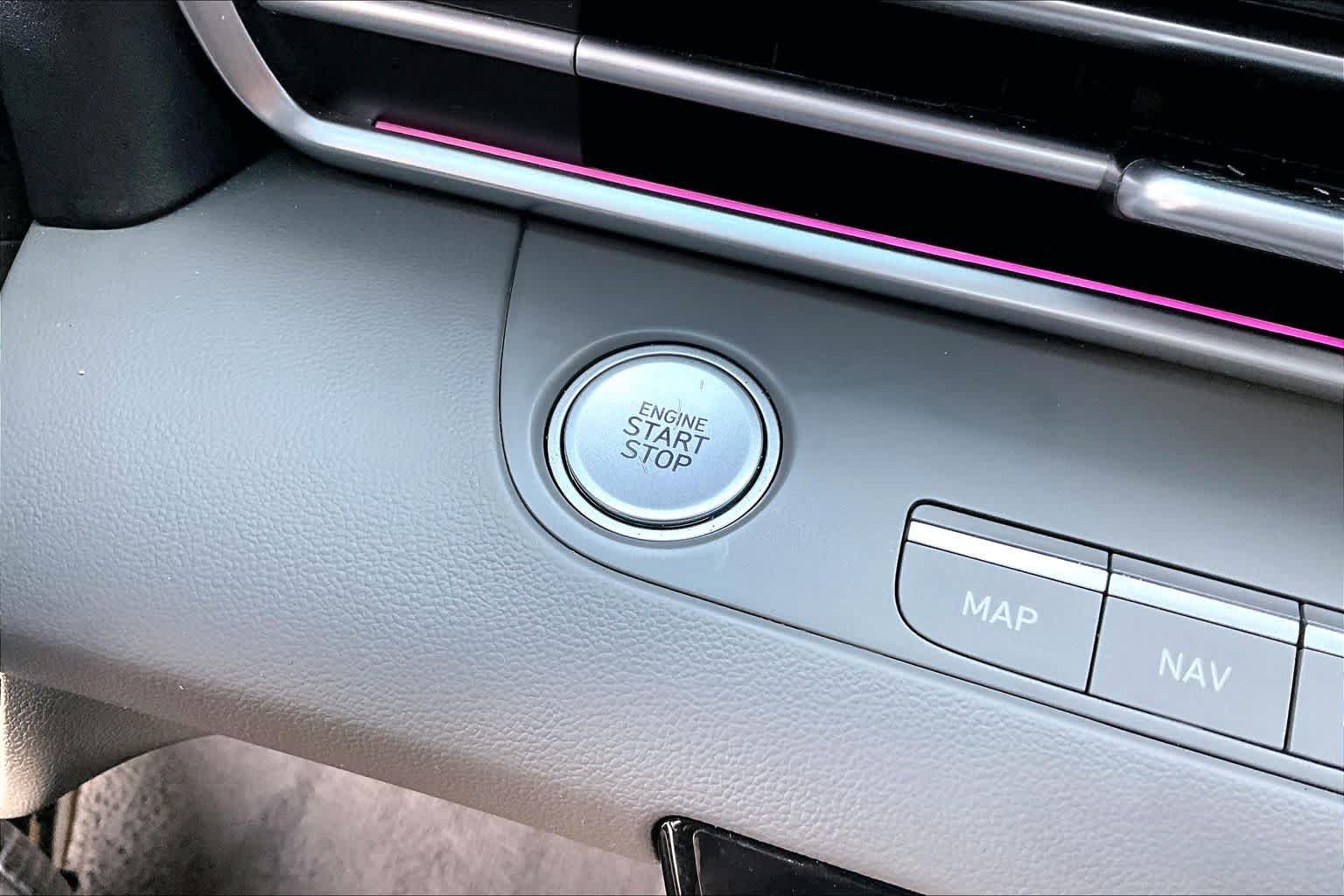 Used 2024 Amazon Gray Hyundai SEL image 35
