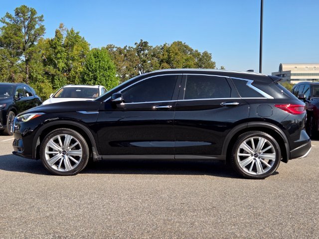 Used 2021 Black INFINITI Sensory image 2