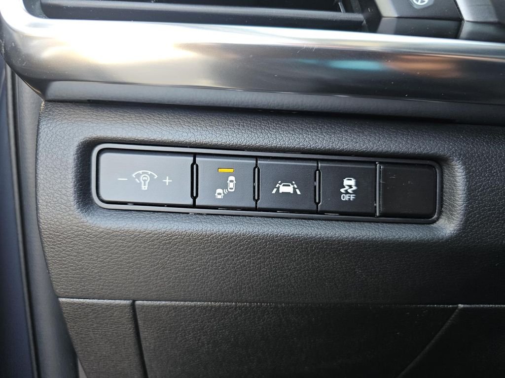 Used 2022 Silver Kia LX image 21