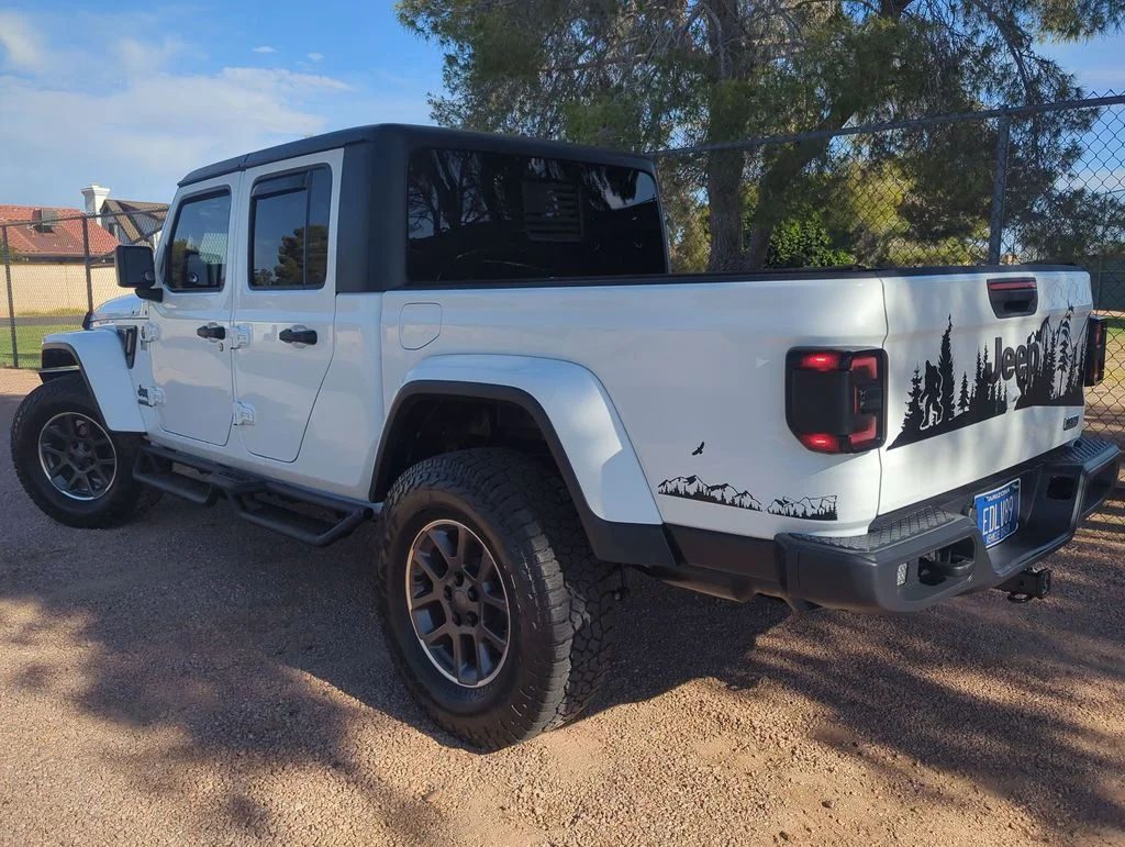 Used 2021 White Jeep Sport image 5