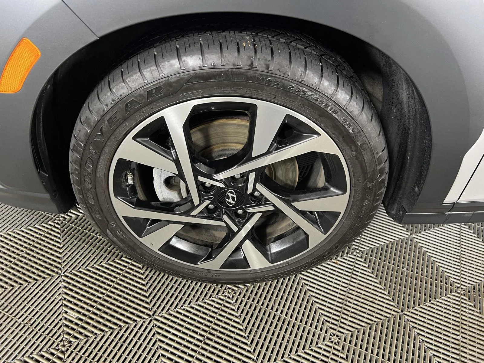 Used 2023 Cyber Silver Hyundai Limited image 6