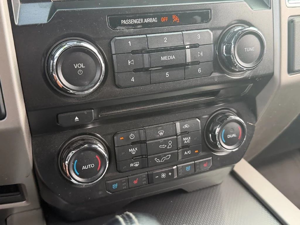 Used 2015 Ingot Silver Metallic Ford Lariat image 25
