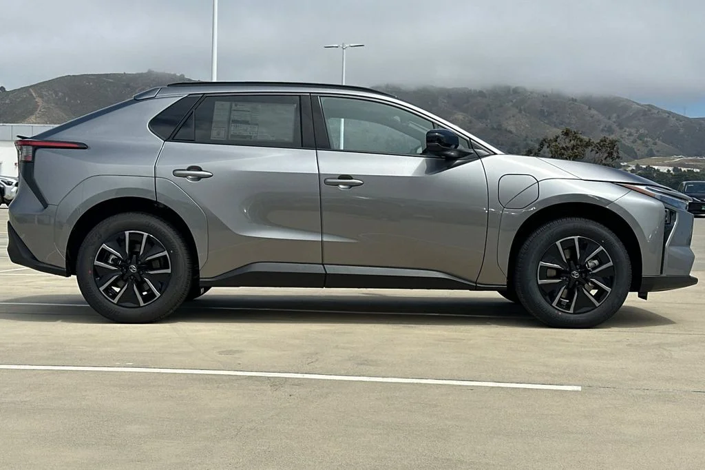 New 2026 Heavy Metal <sup>1</sup> Toyota  XLE image 3