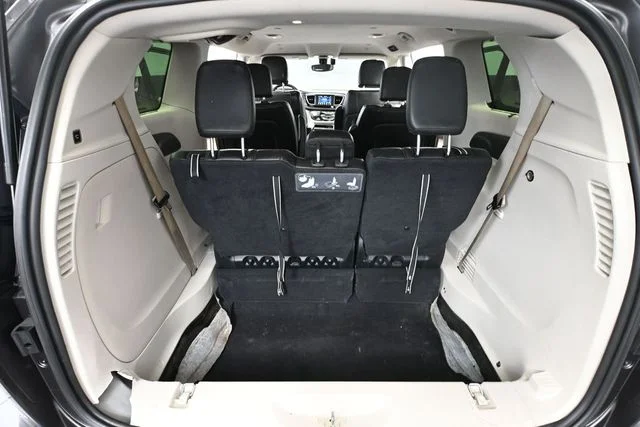 Used 2020 Gray Chrysler Touring L image 29