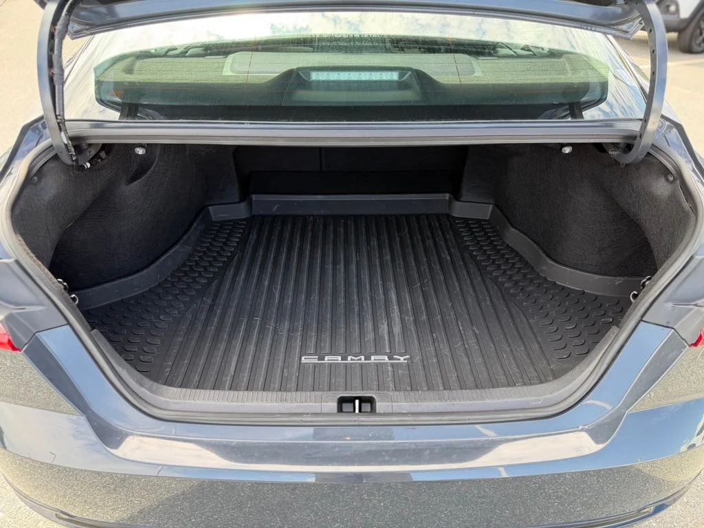Used 2025  Toyota XLE image 5