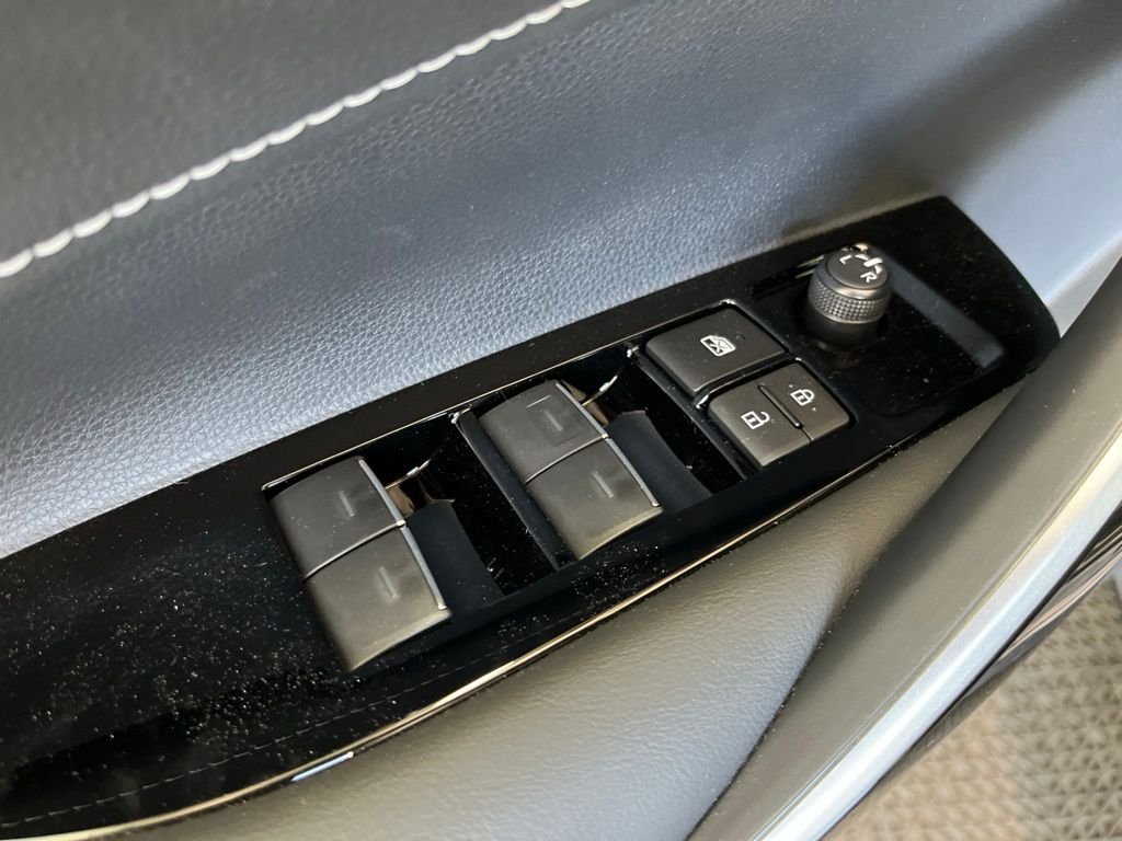 New 2026 Magnetic Gray Metallic with Midnight Black Metallic roof Toyota XSE image 4