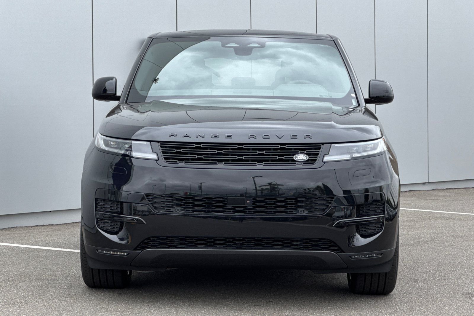 New 2026 Santorini Black Land Rover SE image 8
