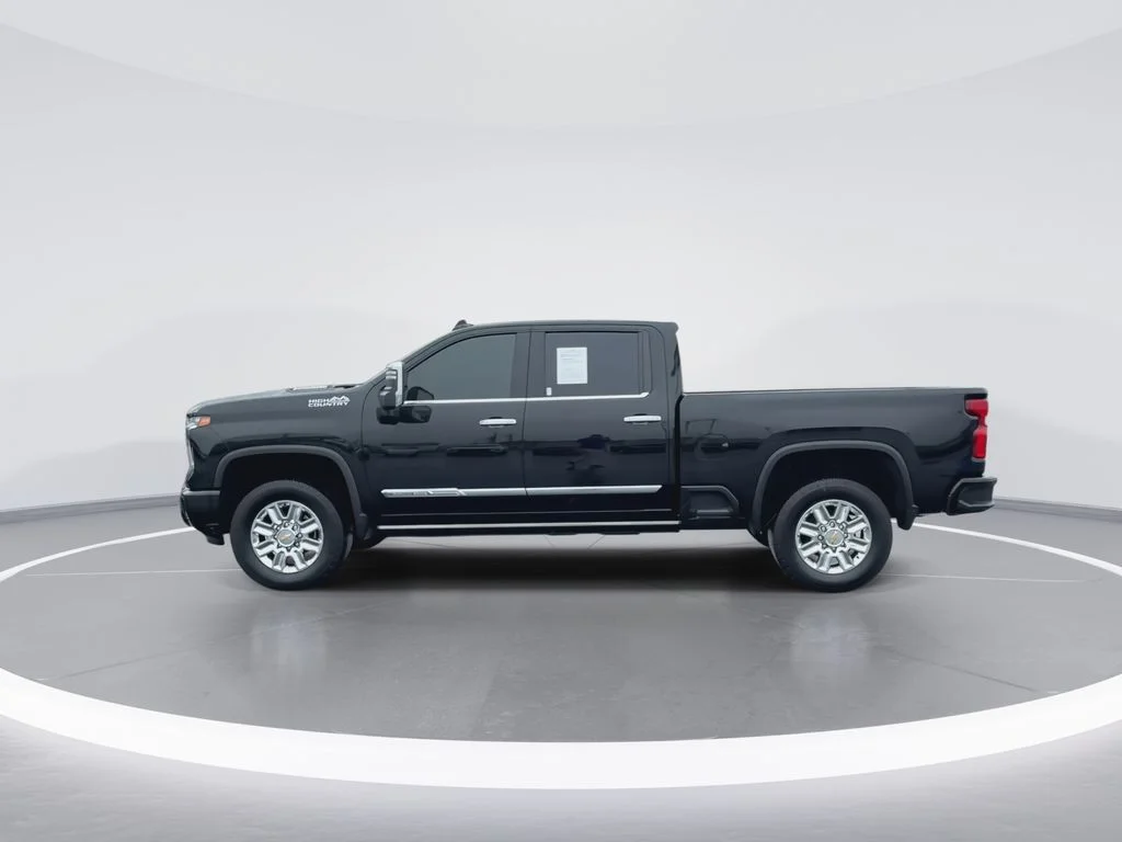 Used 2024 Black Chevrolet High Country image 5