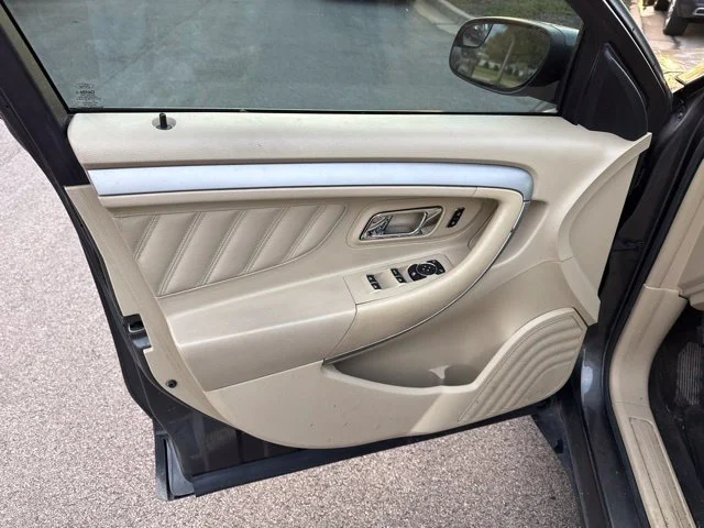 Used 2018 Magnetic Metallic Ford SEL image 8