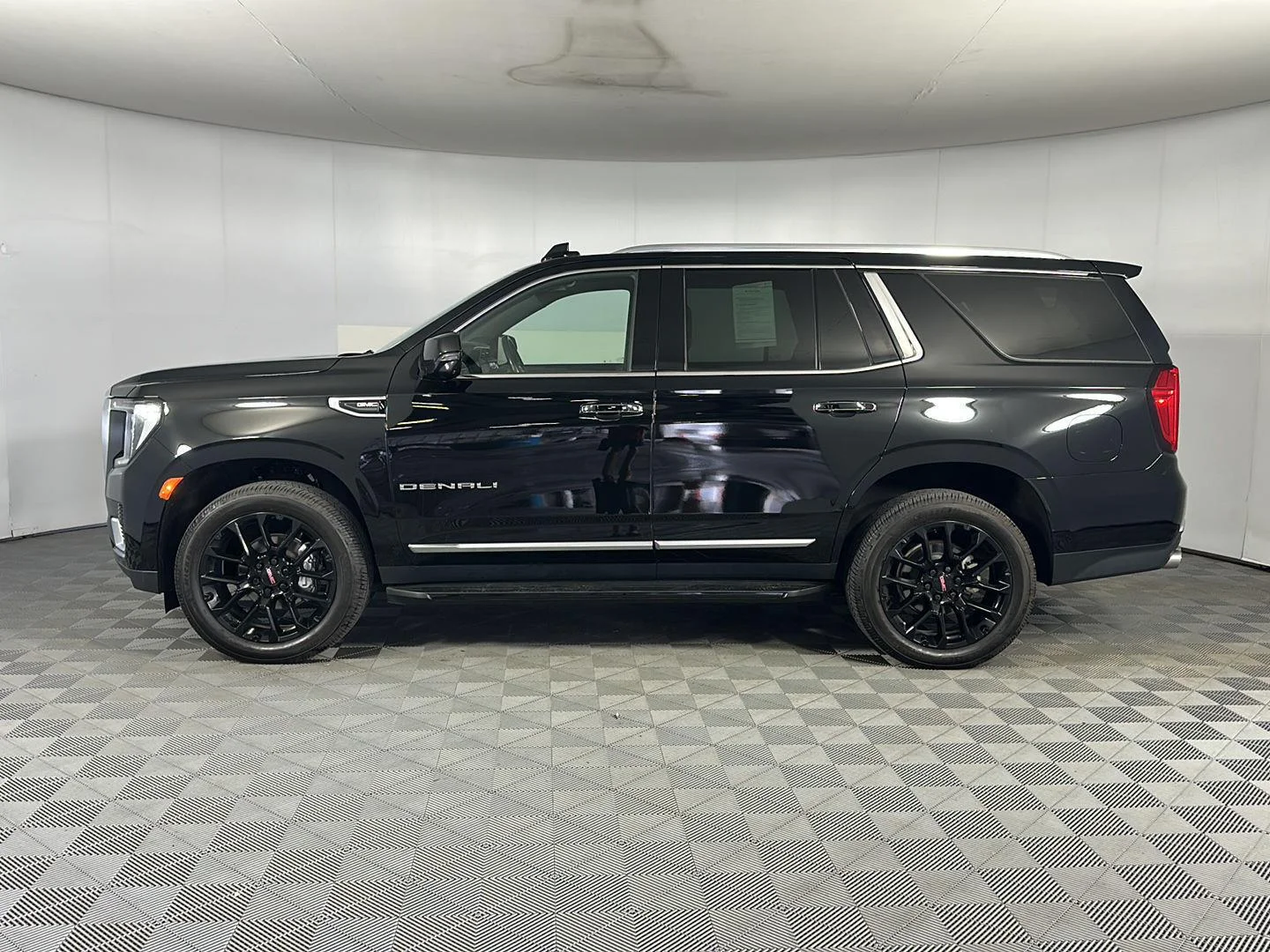 Used 2022 Onyx Black GMC Denali image 7