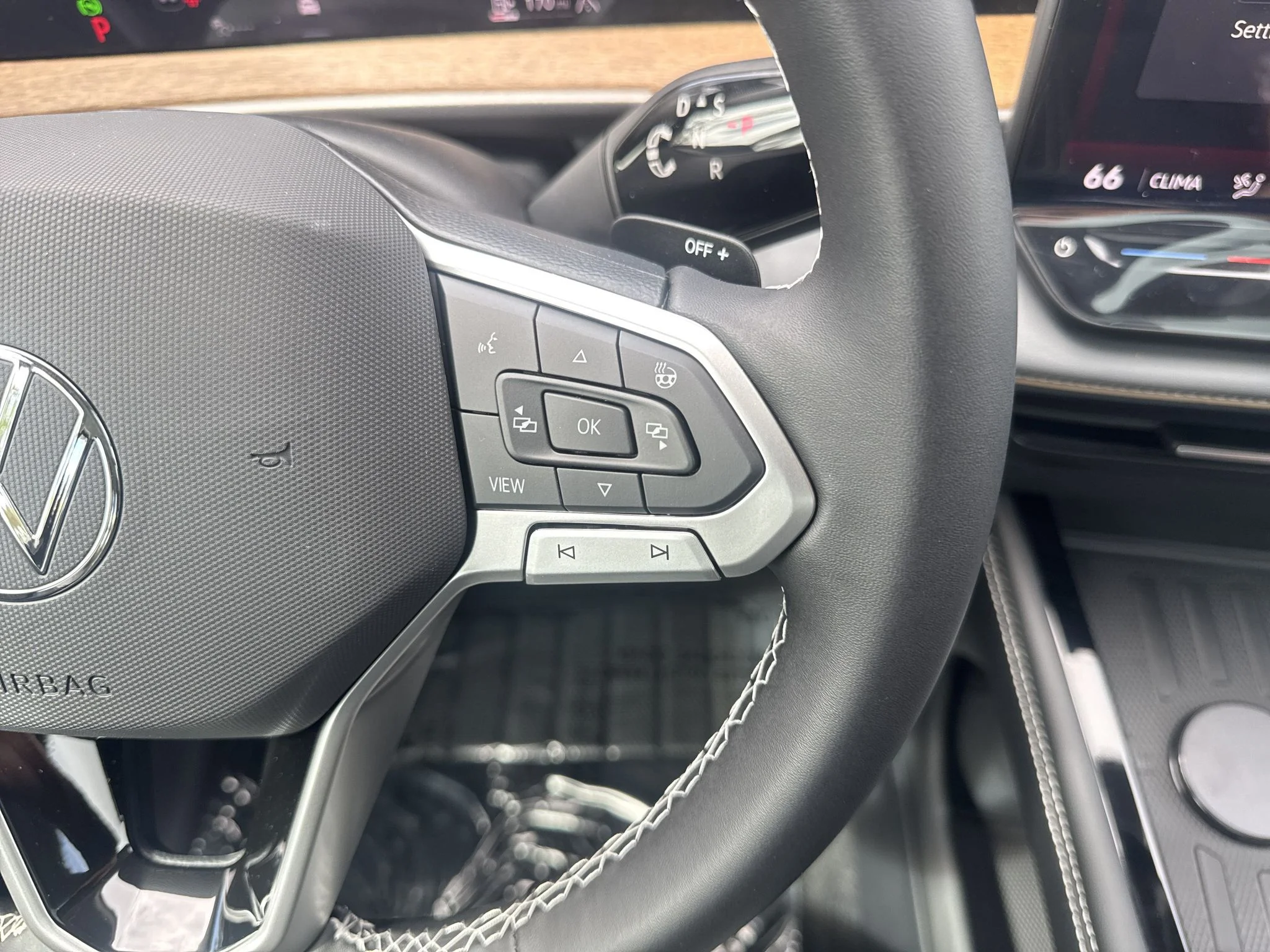 New 2027 Deep Black Pearl Volkswagen SE w/Technology image 20