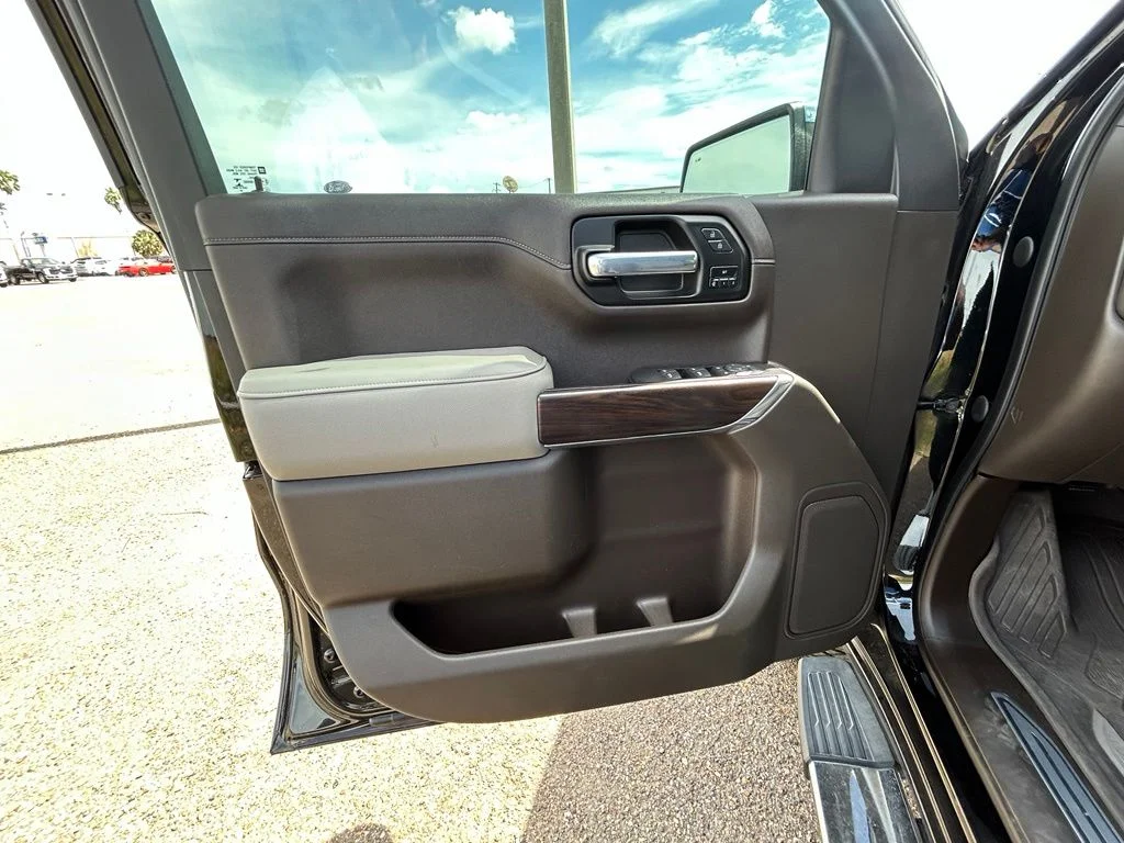 Used 2021 Black GMC SLT image 10