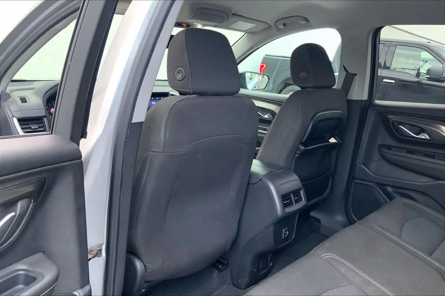 Used 2023 Sterling Metallic GMC SLE image 12