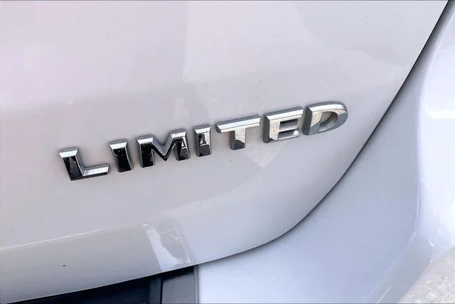 Used 2019 White Jeep Limited image 5