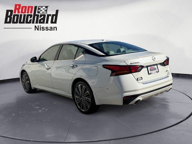 Used 2023 White Nissan 2.5 SL image 4
