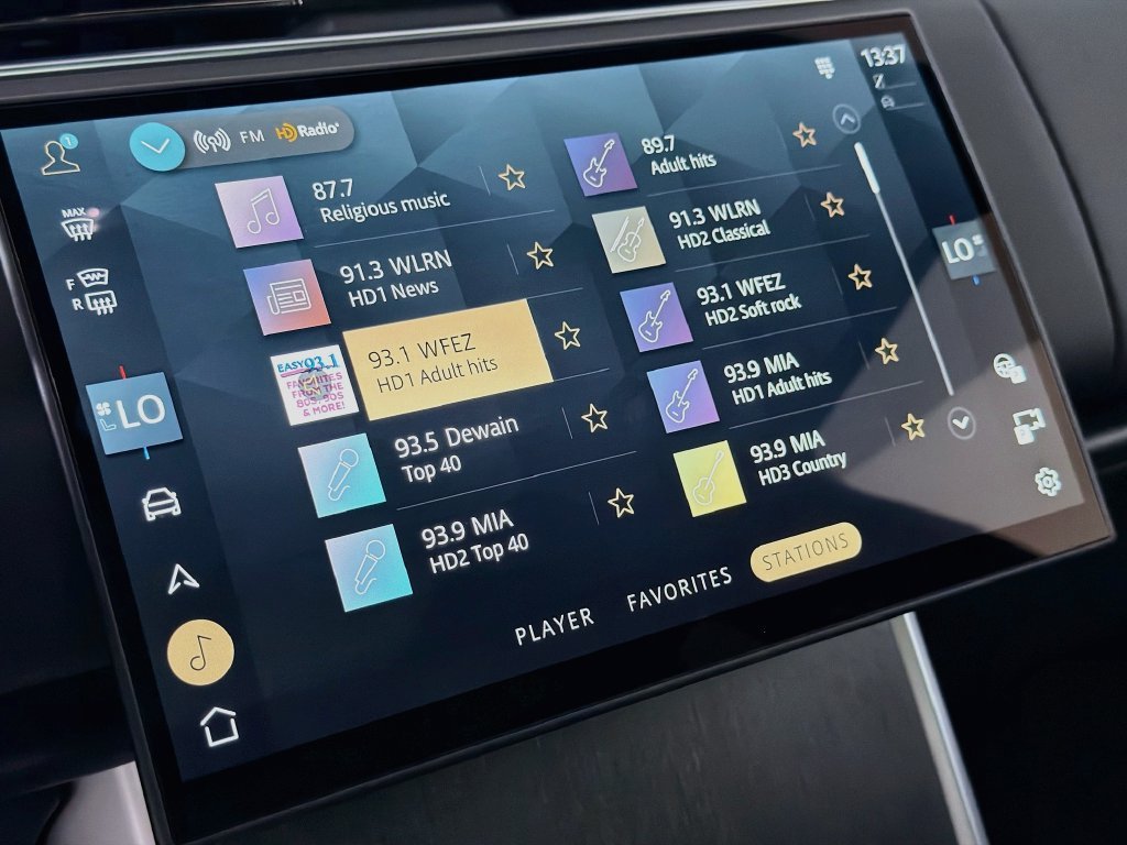 New 2027 Santorini Black Land Rover SE image 15