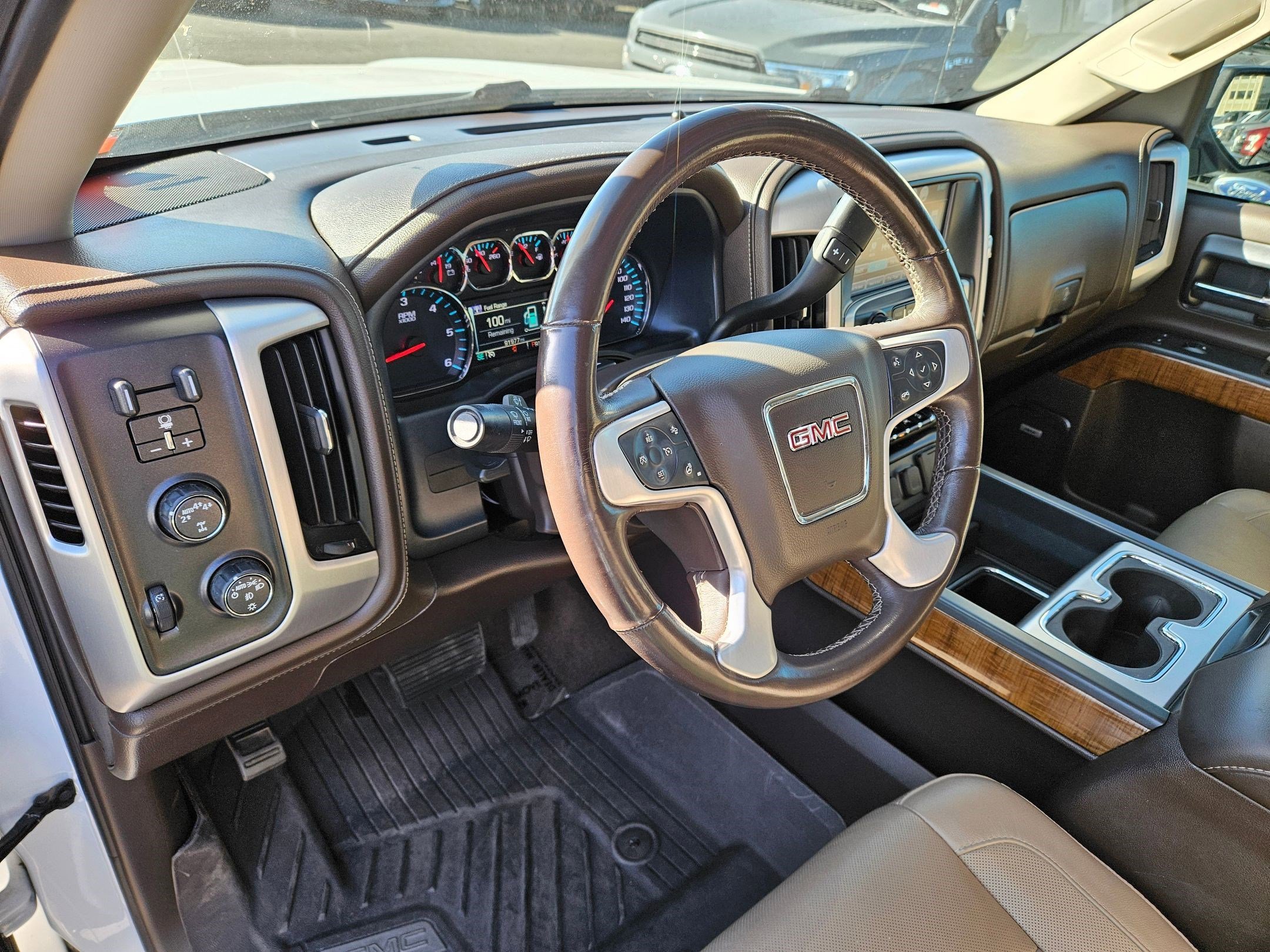Used 2018 White Frost Tricoat GMC SLT image 14
