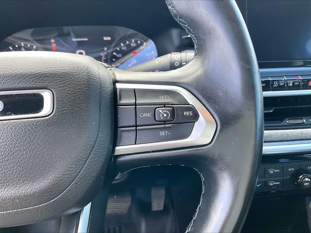 Used 2022 Laser Blue Pearlcoat Jeep Latitude image 22