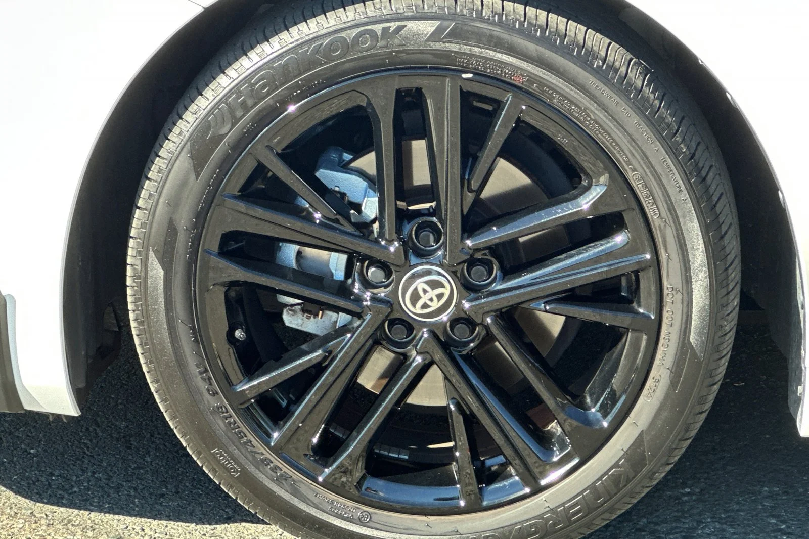 2025 Toyota Camry SE - Photo 16