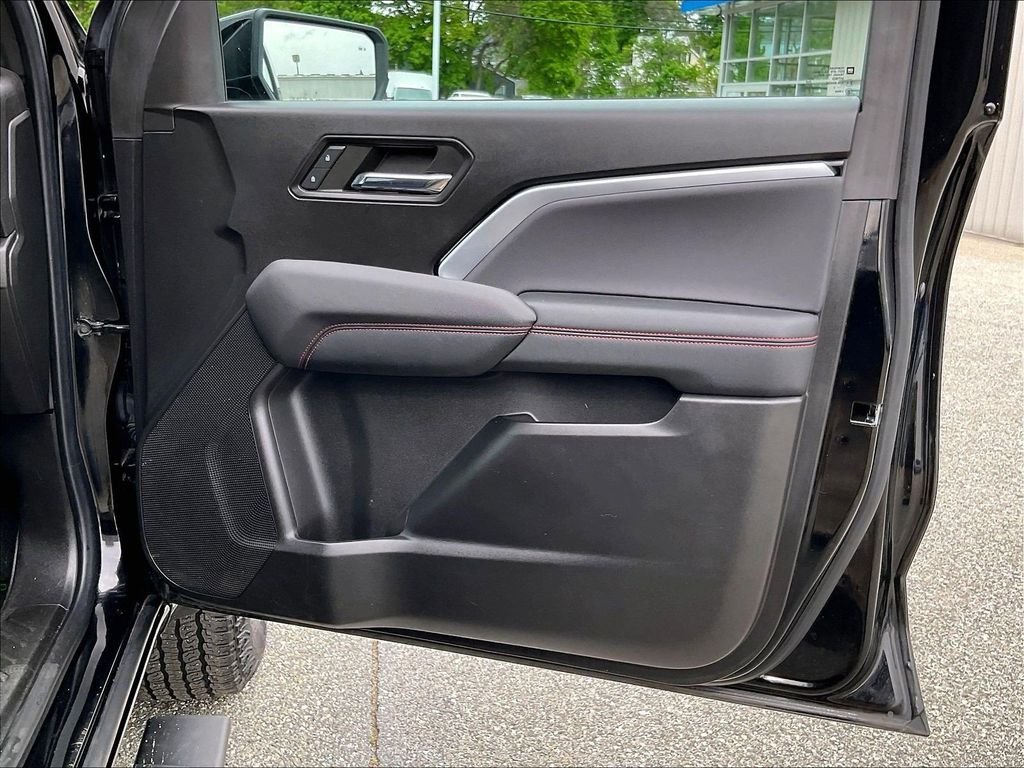 Used 2023 Black Chevrolet Z71 image 12