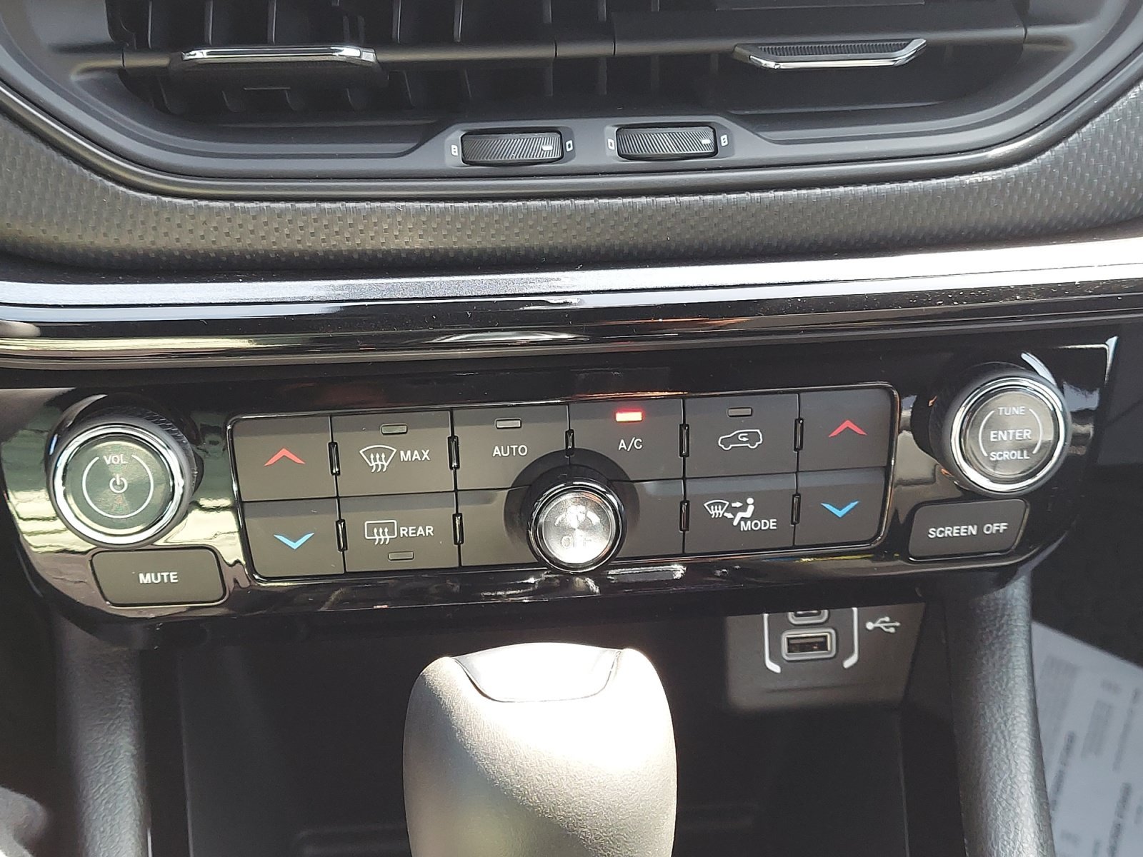 New 2026 Hydro Blue Pearlcoat Jeep Latitude Altitude image 17