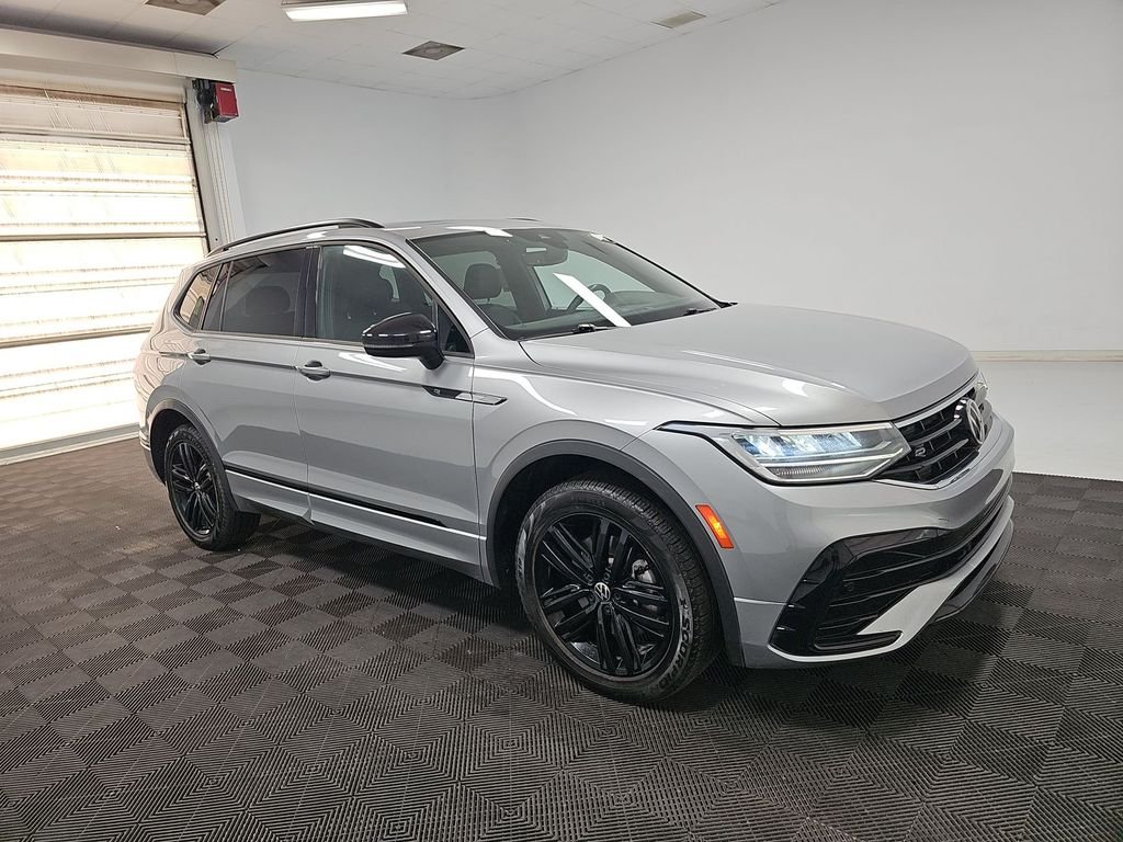 2022 Volkswagen Tiguan 2.0T SE R-Line Black 4Motion's photo