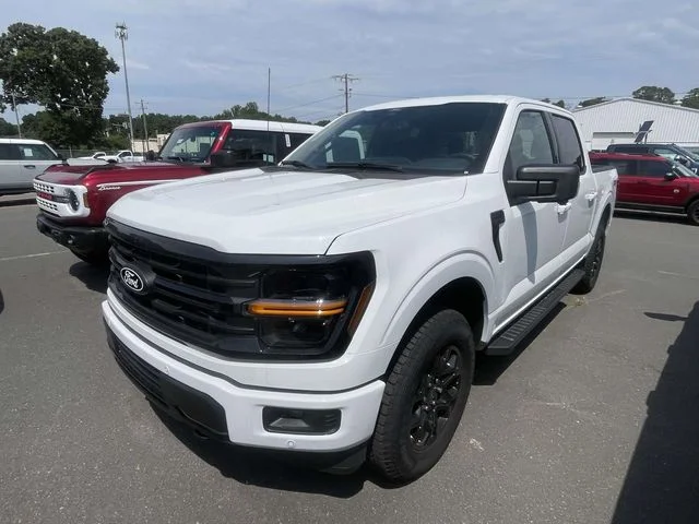 New 2026 Oxford White Ford XLT image 3