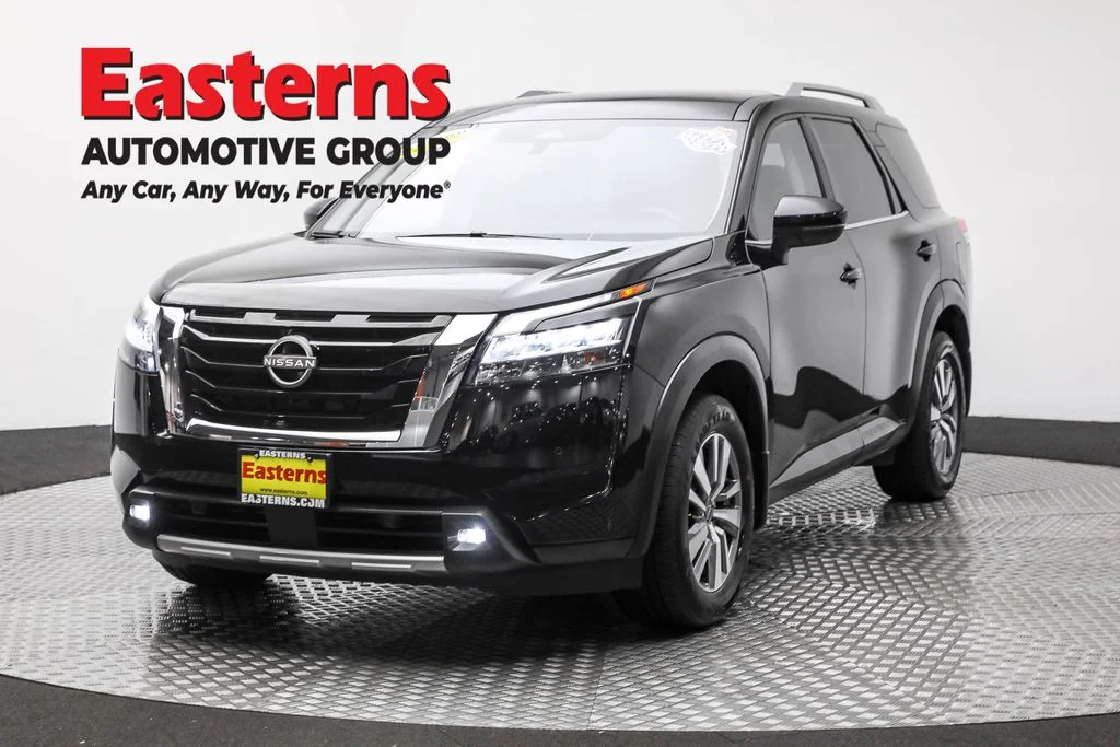 Used 2022 Black Nissan SL image 1