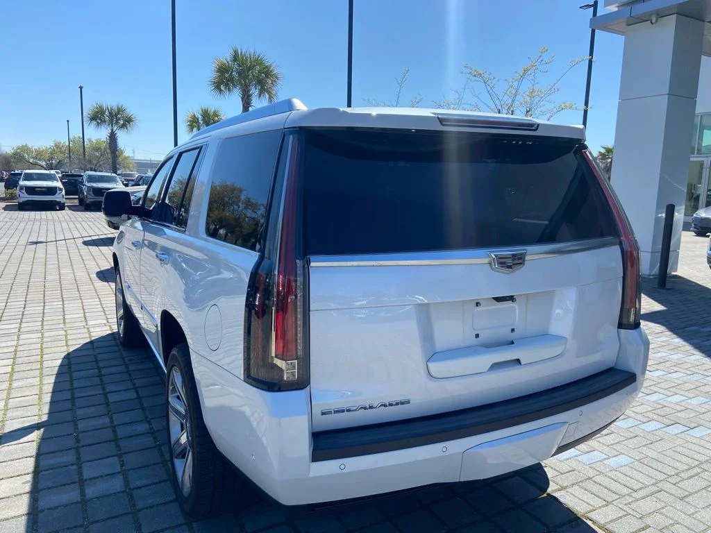 Used 2019 Crystal White Cadillac Premium Luxury image 7