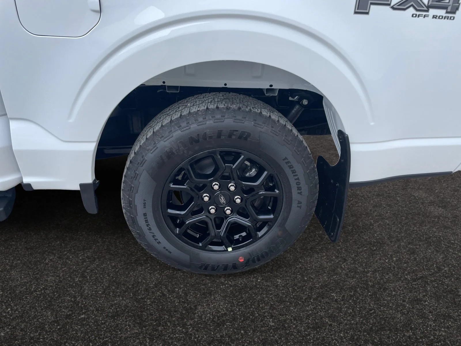 New 2026 Oxford White Ford XLT image 9