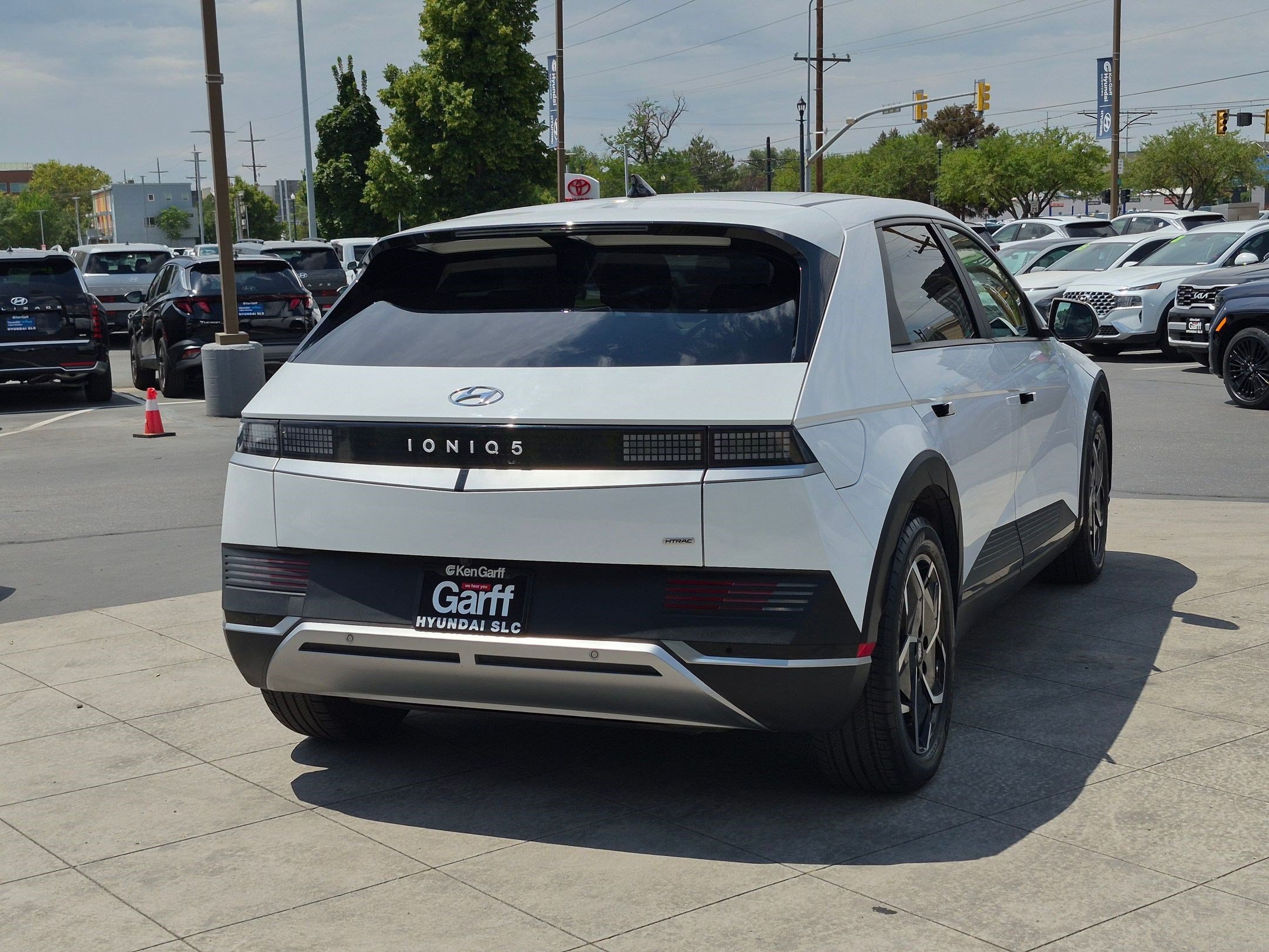 Certified Used 2023 Atlas White Hyundai SEL image 4